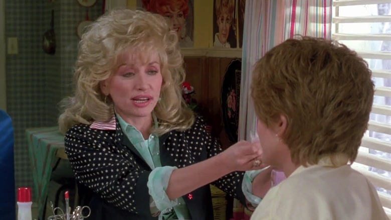 Truvy Jones holding Shelby's face in Steel Magnolias