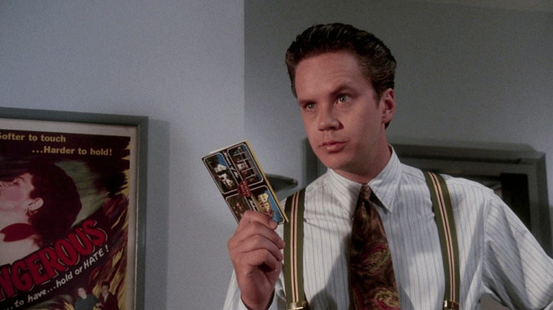 Griffin Mill (Tim Robbins) holds up a postcard in The Player (1992)