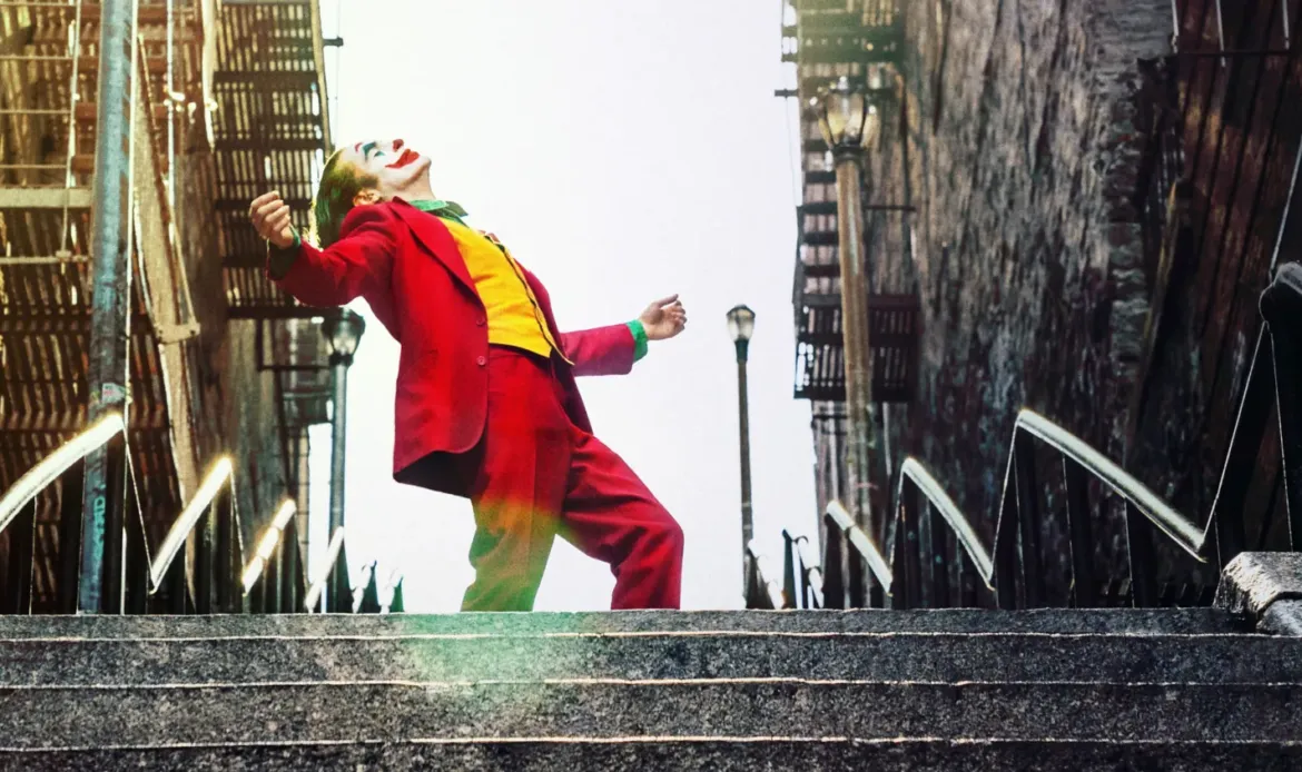 JOKER, Joaquin Phoenix as Arthur Fleck / Joker, 2019. © Warner Bros. / courtesy Everett Collection