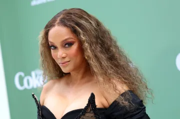 There She Go! Tyra Banks' Latest Look Is Reminding Fans Of Her Supermodel Era & They're LOVING It (PHOTOS + VIDEO)