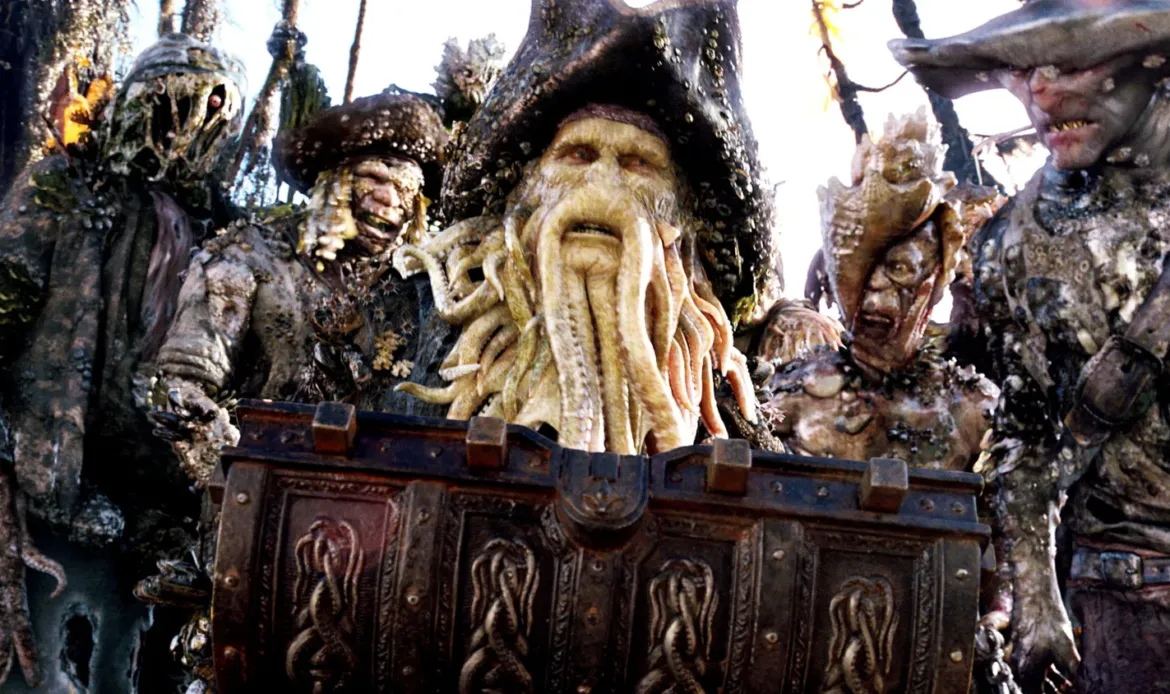PIRATES OF THE CARIBBEAN: DEAD MAN'S CHEST, Bill Nighy, (center), 2006, (c) Walt Disney/courtesy Everett Collection