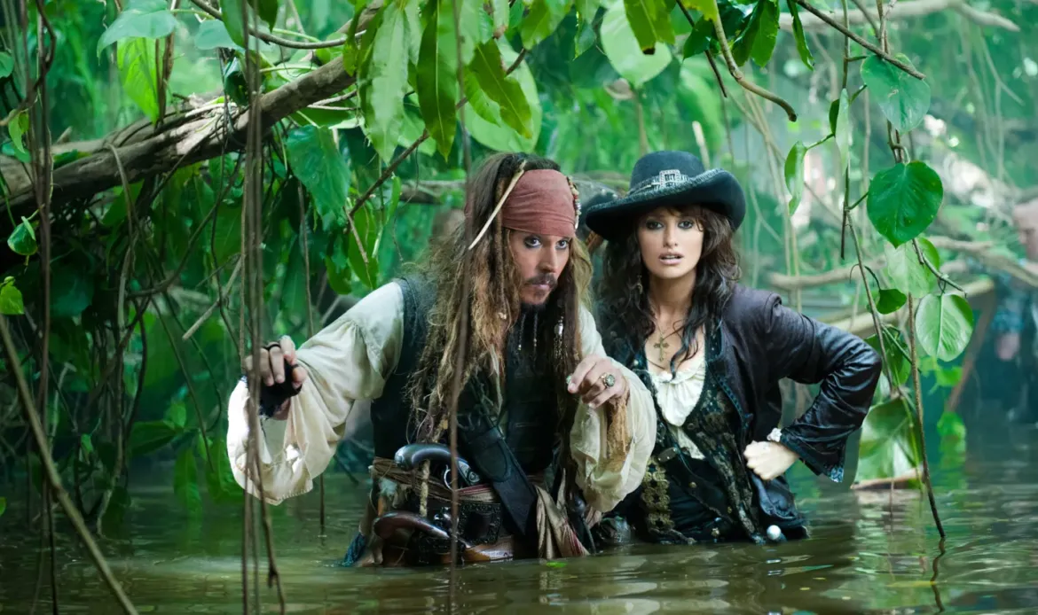 PIRATES OF THE CARIBBEAN: ON STRANGER TIDES, from left: Johnny Depp, Penelope Cruz, 2011. ph: Peter Mountain/©Walt Disney Pictures/courtesy Everett Collection