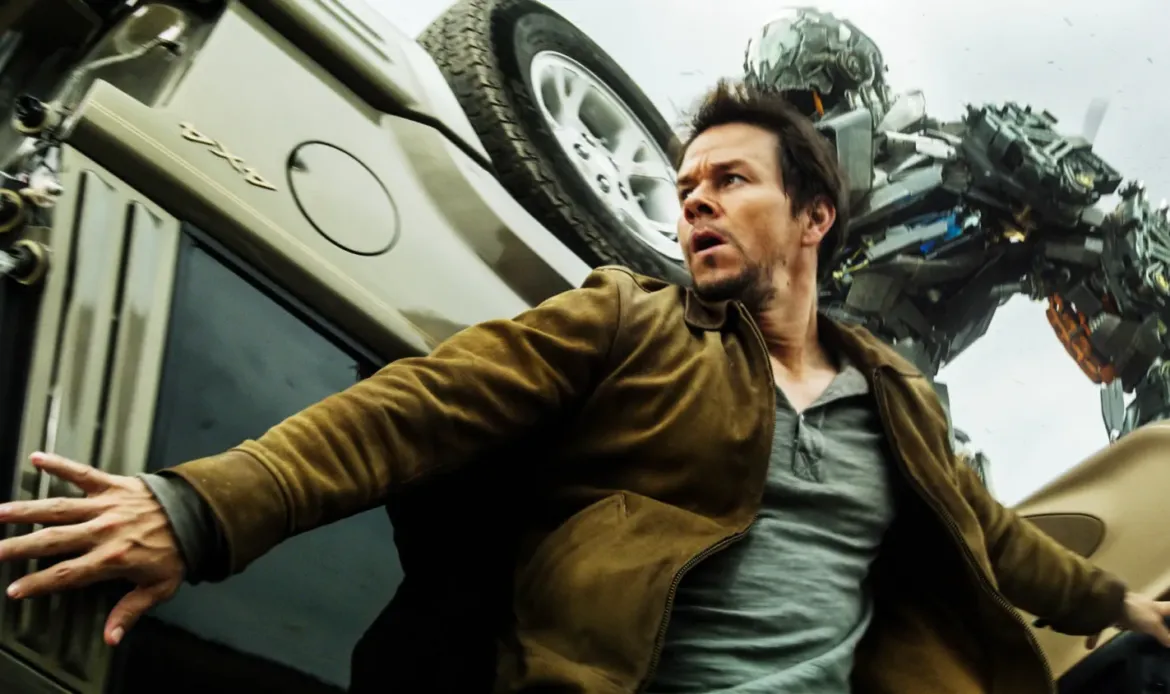 TRANSFORMERS: AGE OF EXTINCTION, Mark Wahlberg, Lockdown, 2014. ph: Industrial Light & Magic/©Paramount Pictures/Courtesy Everett Collection