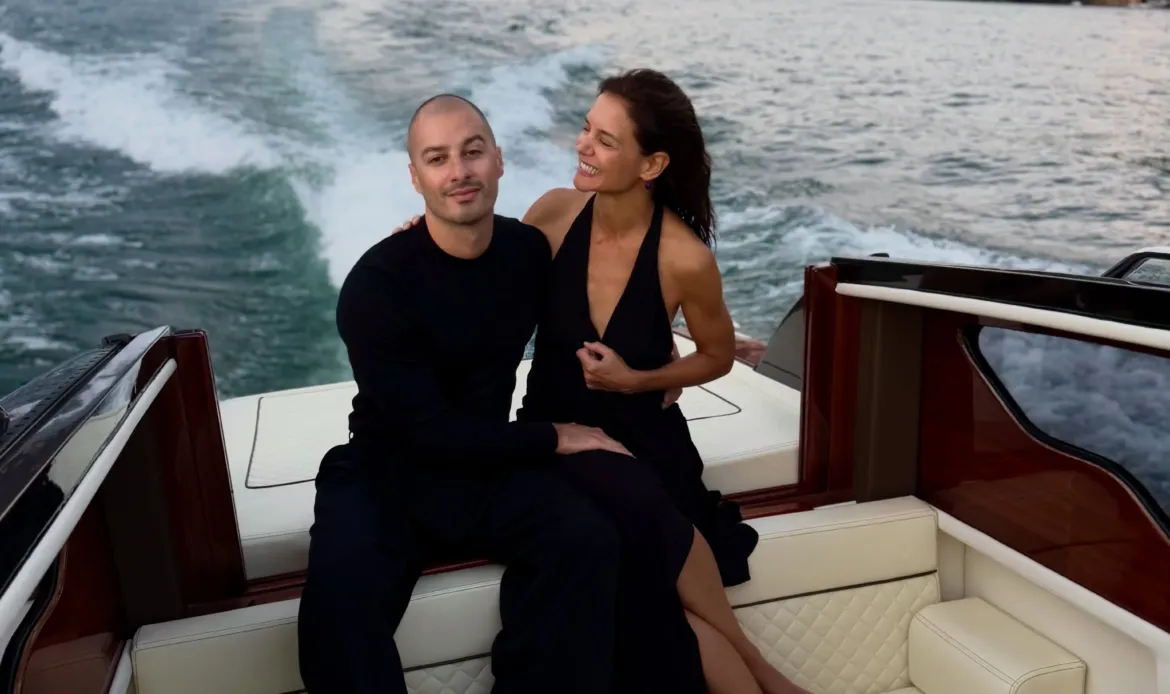 Katie Holmes and her beau Jason Bard Yarmosky enjoy their summer holiday on a boat at Lake Como, Italy.