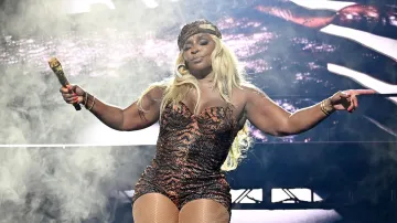 Mary J. Blige Las Vegas message booing exchange fan video Mary J. Blige: My Life, My Story The Las Vegas Residency