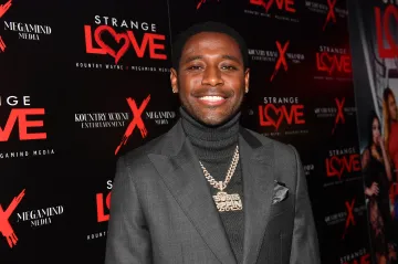 Y’all See It, Too? Kountry Wayne & Yaya Sandoval’s PDA Pics Have Folks Bringing Up Lori Harvey (PHOTOS)