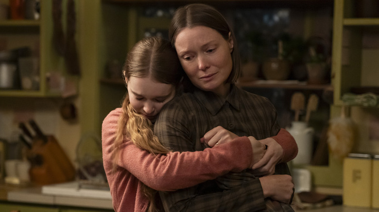 Carrie hugs her mother Margaret in Carrie (2026)