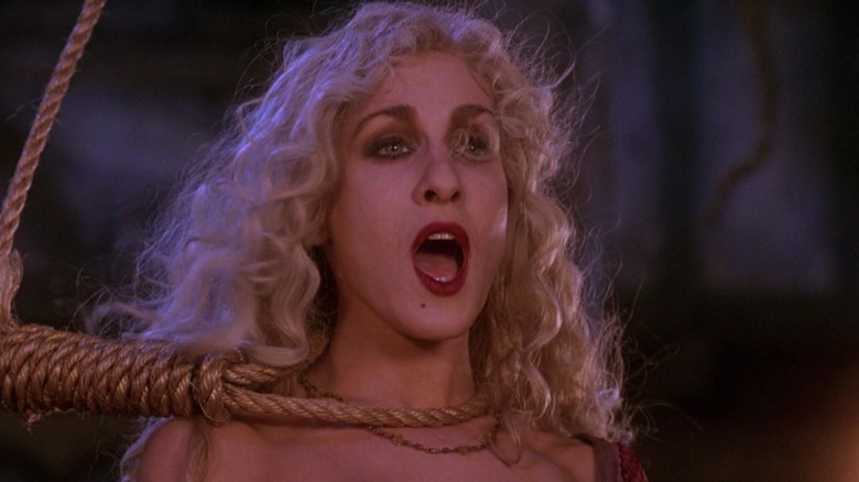 Sarah Jessica Parker as Sarah Sanderson with a noose around her neck in Hocus Pocus