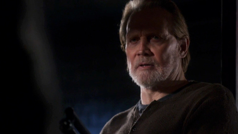 Lee Majors' Chrstopher Chance holds a shotgun in Human Target