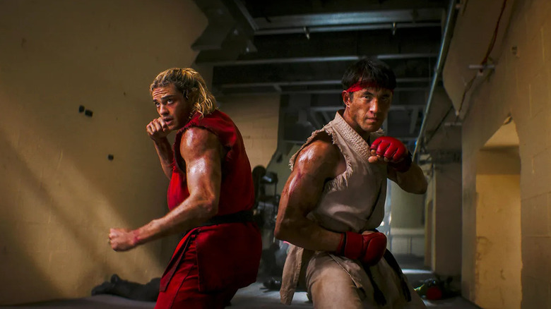 Ken and Ryu are on guard in a hallway in Street Fighter